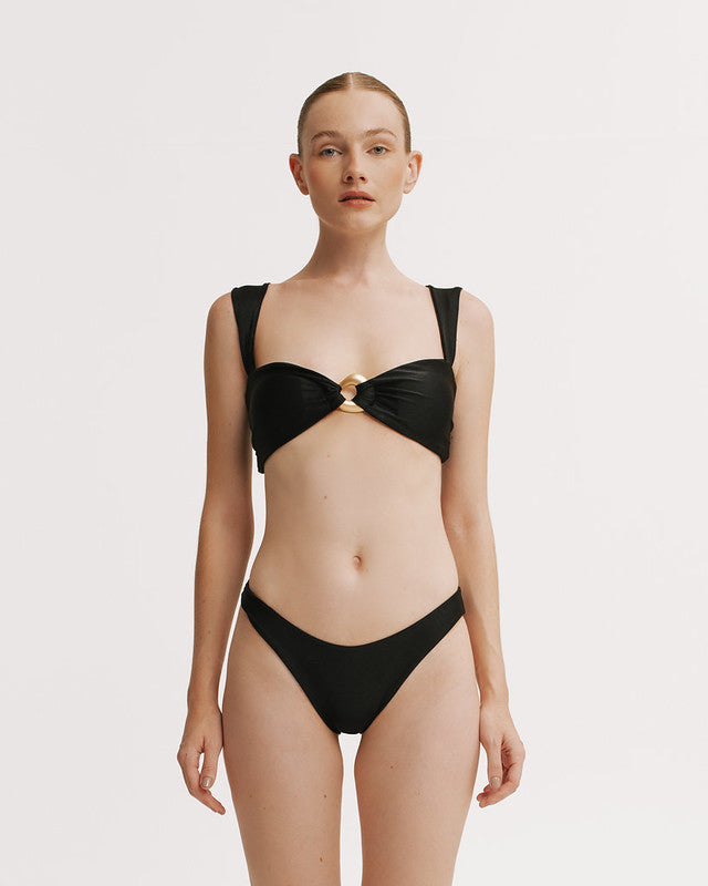 Hanna-Victoria Black