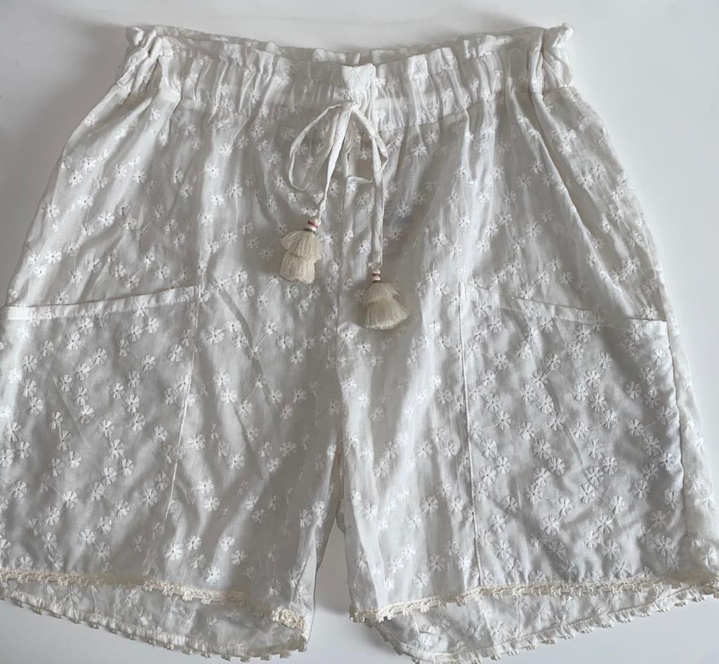 Daisy Short White
