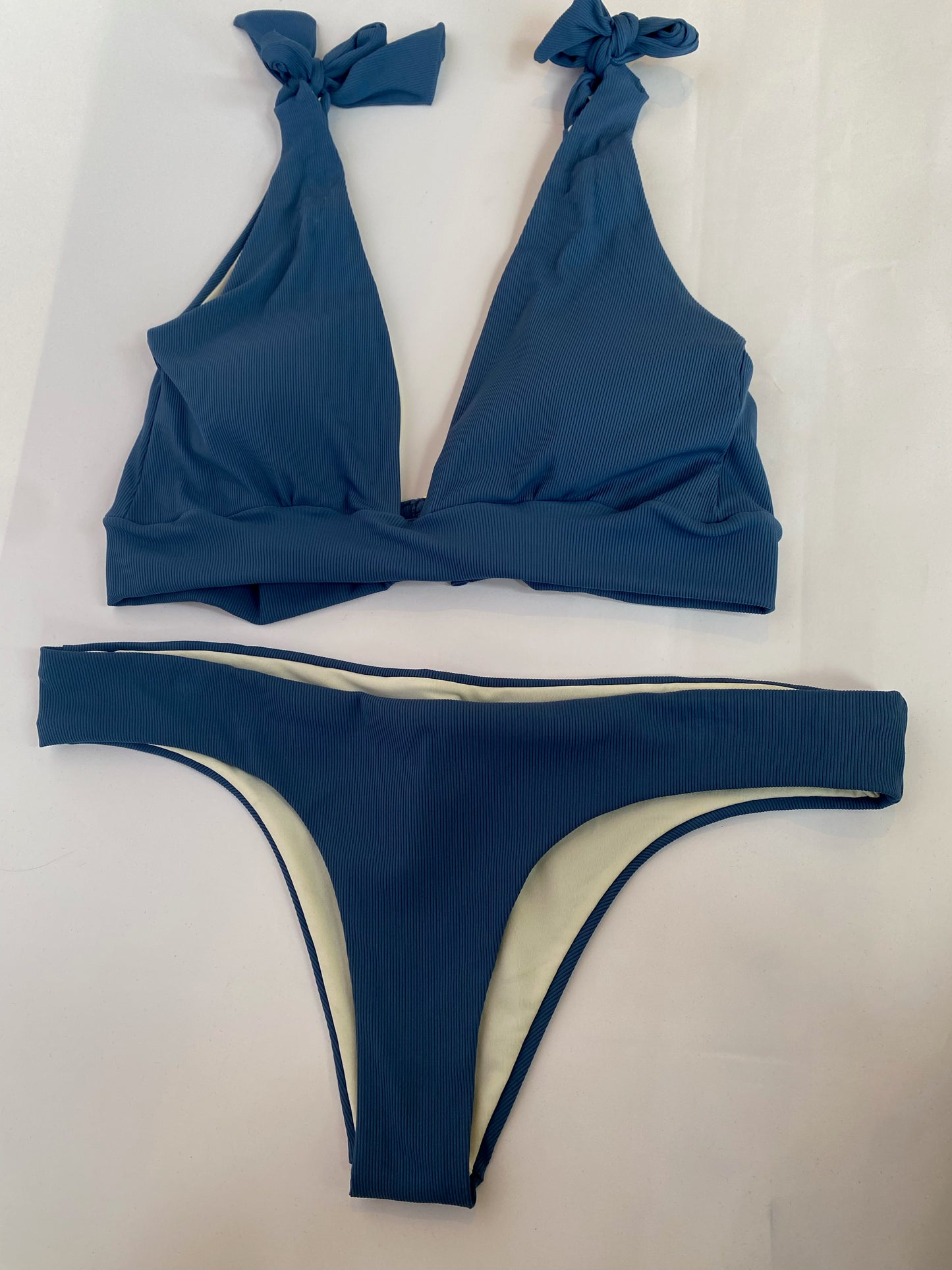 Canna 11 Bikini